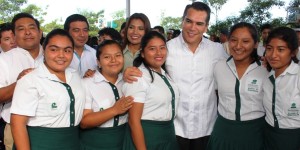 El gobernador Alejandro Moreno pide a jóvenes prepararse para mover a Campeche hacia el desarrollo