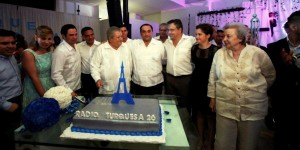 Asiste el gobernador Roberto Borge al festejo por el 26º Aniversario de radio Turquesa
