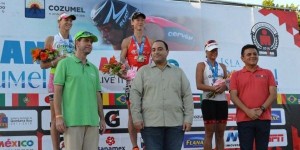 Encabeza el gobernador la premiación de los ganadores del “México Ironman Cozumel 2015”