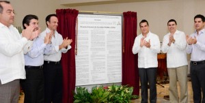 Entrega el gobernador de Campeche, Alejandro Moreno Cárdenas el Premio Estatal de Gestión Pública 2015