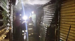 Petardo causo incendio en local del Mercado de Cárdenas en Tabasco