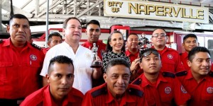 Entrega Florinda Meza regalos a Bomberos de Cancún