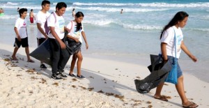 Ciudadanos acuden al Programa “Cambiando Conciencias” en playas de Cancún