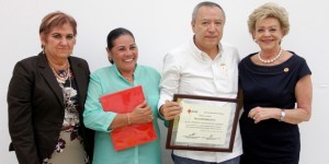 Distingue Cruz Roja Mexicana a Humberto de los Santos Bertruy