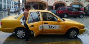 Abusan taxistas de usuarios por temporada decembrina en la capital de Tabasco