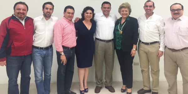 Diputados federales con el gobernador de Yucatan