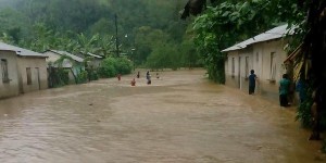 Desborda río de la Sierra afectando a los municipios de Teapa, Tacotalpa y Jalapa