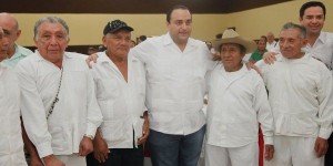 Convive el gobernador Roberto Borge con dignatarios Mayas