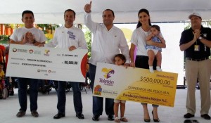 Entrega el gobernador donativos a la Fundación Teletón en el CRIT de Cancún