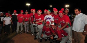 Encabeza el gobernador Roberto Borge encuentro amistoso de Softbol con comunicadores de Chetumal