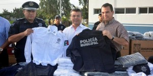 Refuerza Mauricio Góngora a la policía municipal en Playa del Carmen