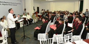 Con grandes profesionistas, sin duda Campeche se fortalece: Alejandro Moreno Cárdenas