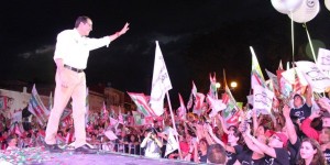 Reúne Nacho Peralta a más de 30 mil personas en su cierre de campaña