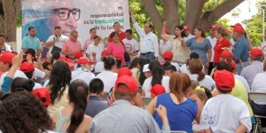 Implementaremos el programa más grande de becas en educación básica en Colima: Nacho Peralta