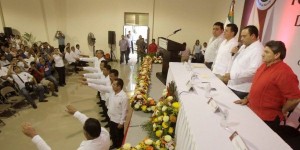 El gobernador toma protesta a la directiva del sindicato de taxistas de Cozumel periodo 2016-2019
