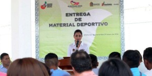 Entrega Mariana Zorrilla de Borge material deportivo en centro de ejecución de medidas para adolecentes