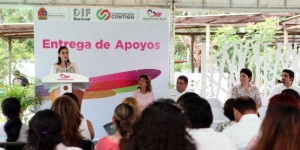 Entrega Mariana Zorrilla de Borge apoyos para los CENDIS, CADIS y CAICS en Quintana Roo