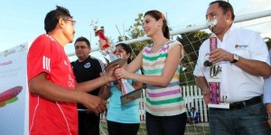Premia Mariana Zorrilla de Borge a campeones de liga de Futbol Soccer de Quintana Roo