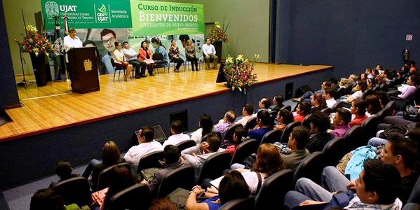 El rector de la UJAT da la bienvenida