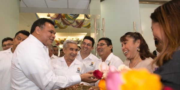 Enfermeras y enfermeros mano amiga de los necesitados en Yucatan