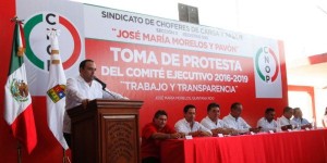 El gobernador le toma protesta al sindicato de choferes de carga y pasaje “José María Morelos y Pavón” 2016-2019