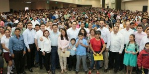 Apoyo total a estudiantes con becas en Campeche: Alejandro Moreno Cárdenas