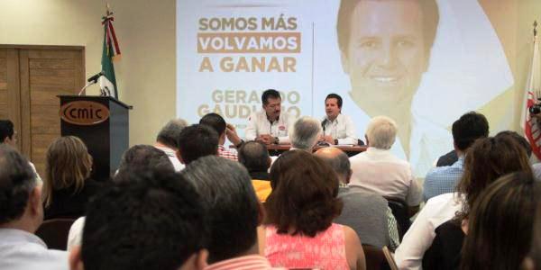 Alcalde de Centro con su voto Gerardo