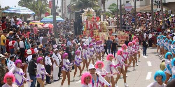 Alegria con las comparsas del carnaval veracruz
