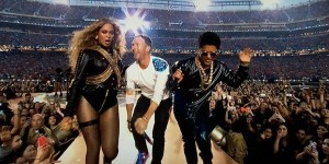 Coldplay, Beyoncé y Brun Mars sorprenden al público en el Super Bowl 50