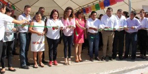 Christelle Castañón de Moreno inaugura en Tenabo programa alimentario de “Cuaresma 2016”