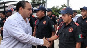 Cumple el gobernador, con la Red de centros de mando para bomberos en nueve municipios de Quintana Roo