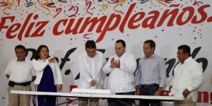 Convive el gobernador Roberto Borge con Asociaciones religiosas en el cumpleaños del regidor Fernando Peralta