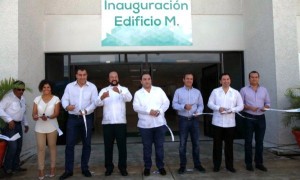 Inaugura el gobernador el edificio de docencia y el domo deportivo de la UT Cancún