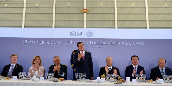 comida con la fuerza aerea mexiana EPN