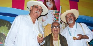 Entregan medallas del Encuentro de Jaraneros en Tlacotalpan