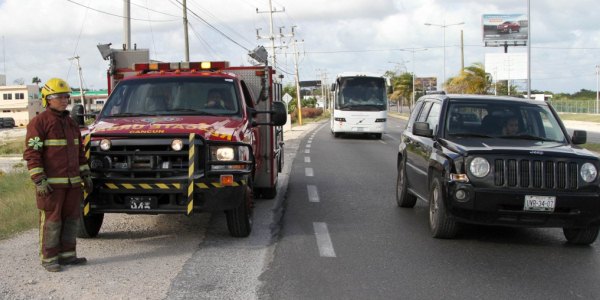 Bomberos auxilian a vacacionistas cancun