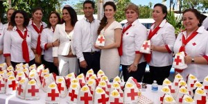 La presidenta del DIF, Christelle Castañón de Moreno, inicio colecta Cruz Roja 2016 en Carmen