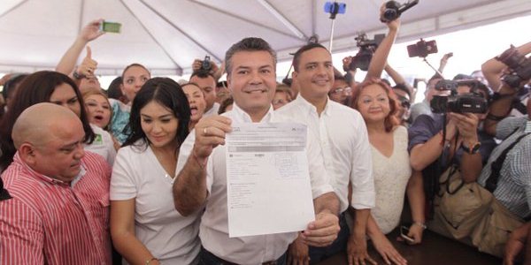 Constancia de candidato a gobernador Mauricio Gongora