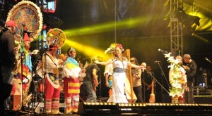 Exalta Lila Downs la cultura y raíces mexicanas con su canto, en El Tajín