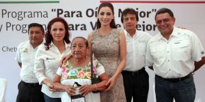 Entrega Mariana Zorrilla de Borge apoyos del programa “Para oírte mejor” y “Para Verte mejor”