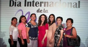Christelle Castañón de Moreno preside ceremonia del Día Internacional de la Mujer en Campeche
