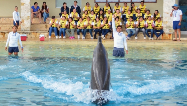 cancun visitan escuelas centros turisticos