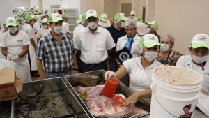 Inicia preparación del guiso de la cochinita más grande del mundo en Yucatán