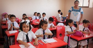 Regresan a clases 274 mil 158 estudiantes en Campeche: Ricardo Medina