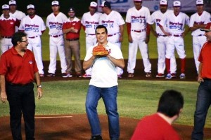 Inaugura el gobernador, Alejandro Moreno Cárdenas partido entre Piratas y Delfines