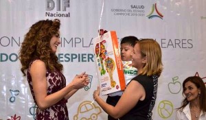 Christelle Castañón de Moreno preside primera etapa de implantes cocleares