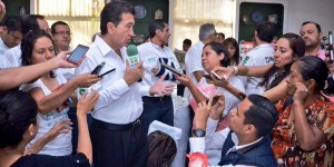 Seguro de gastos médicos a reporteros y sus familias en Veracruz: Héctor Yunes Landa