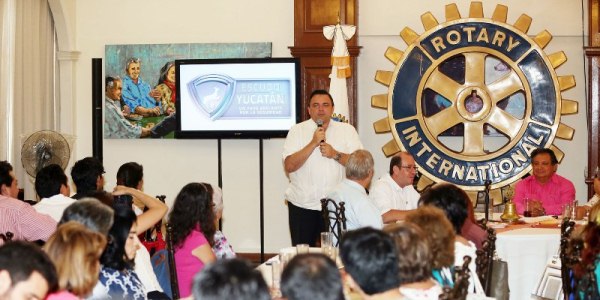 Rotarios conocen escudo yucatan