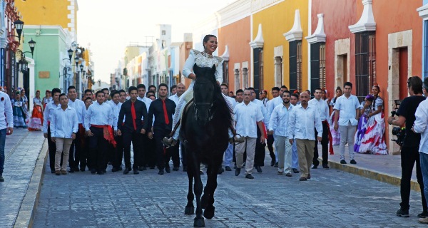 Alejandra Guzman graba video en Campeche