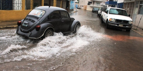 Amance lloviendo en Tabasco - copia